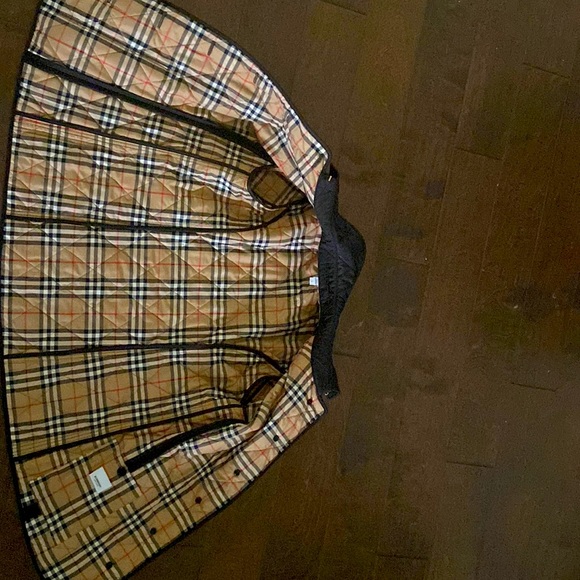 Spend winter in style! Basically new Burberry mini trench! - Picture 2 of 3